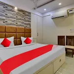 Oyo Flagship 81202 Brown Villa