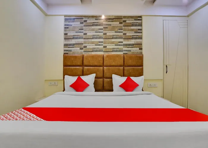 Oyo Flagship 81202 Brown Villa