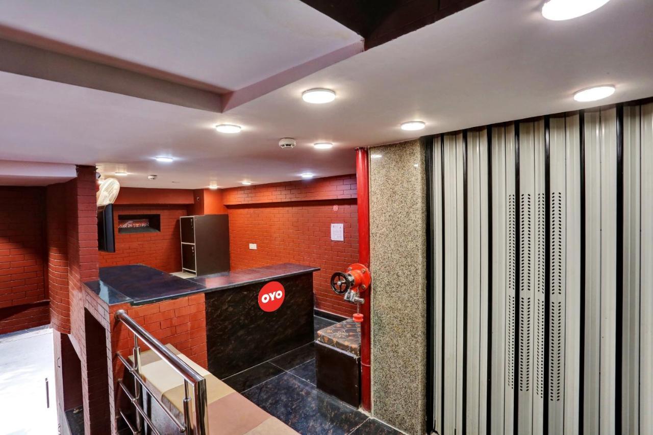 Oyo Flagship 81202 Brown Hotel