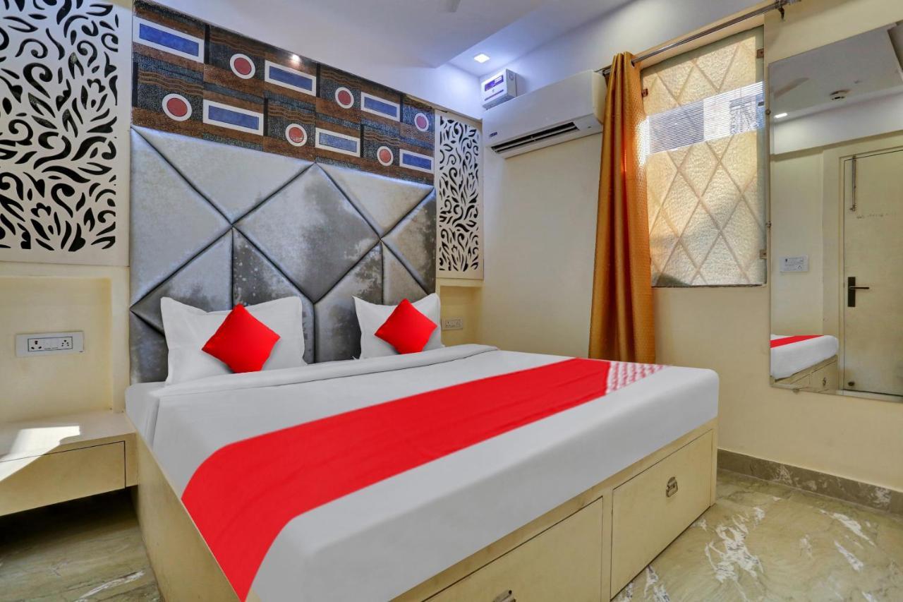 Hotel Oyo Flagship 81202 Brown 3*