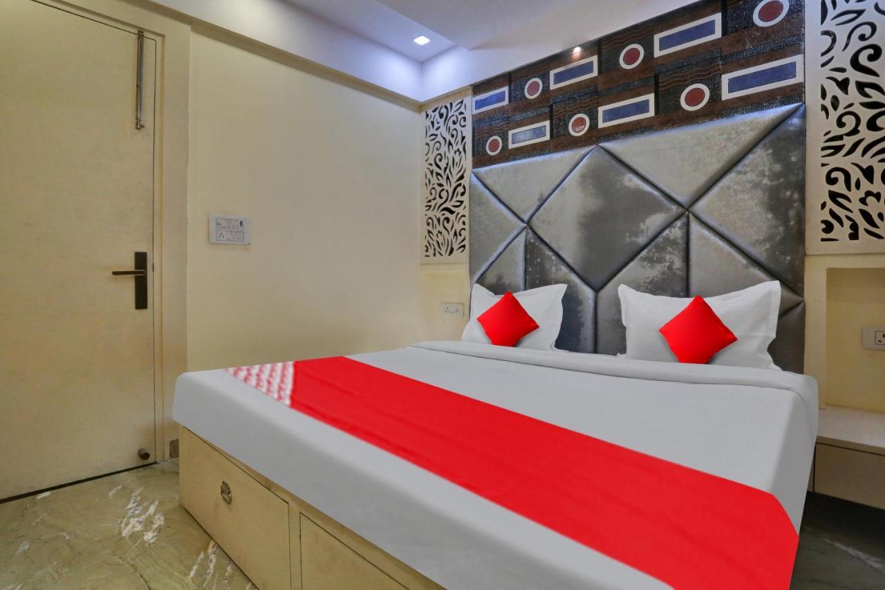 Hotel Oyo Flagship 81202 Brown 3*