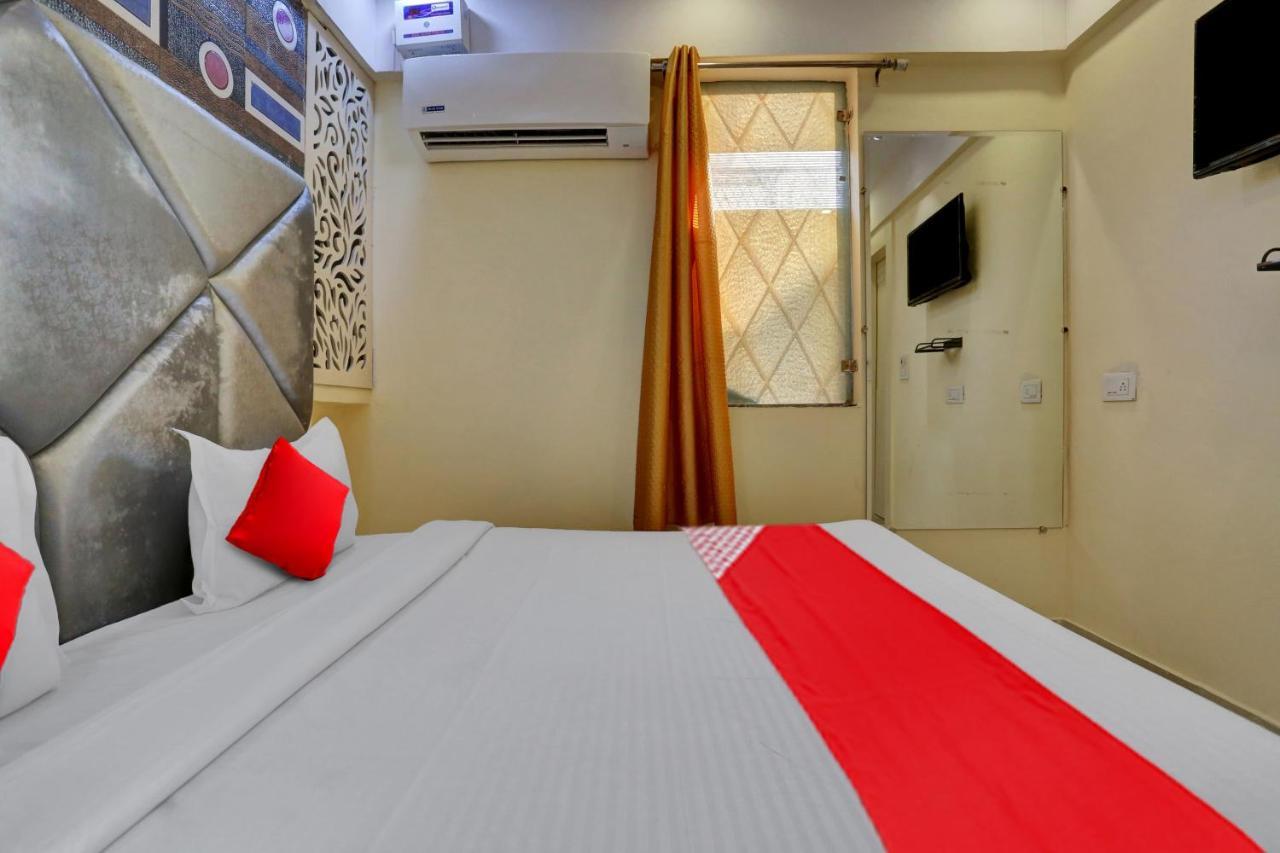 Oyo Flagship 81202 Brown Hotel New Delhi