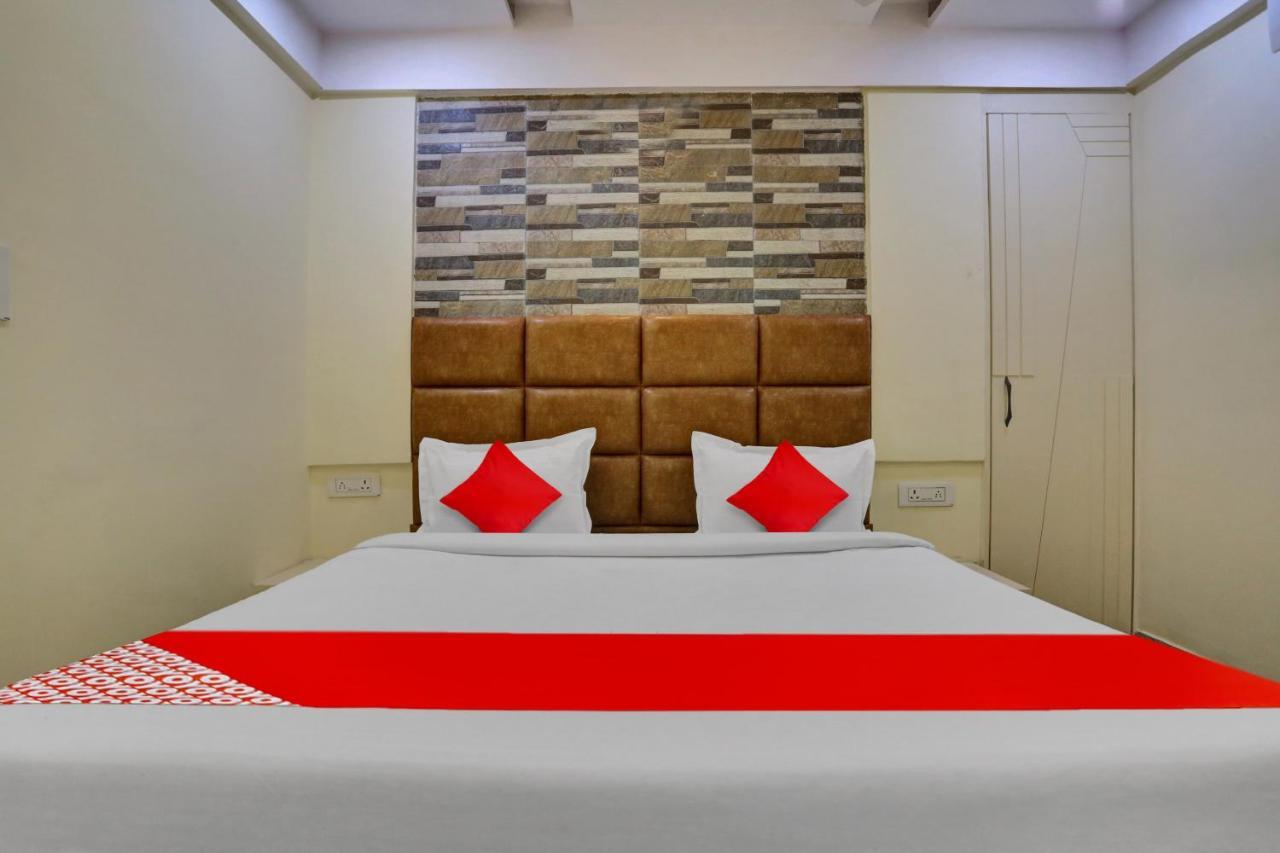 Oyo Flagship 81202 Brown Hotel