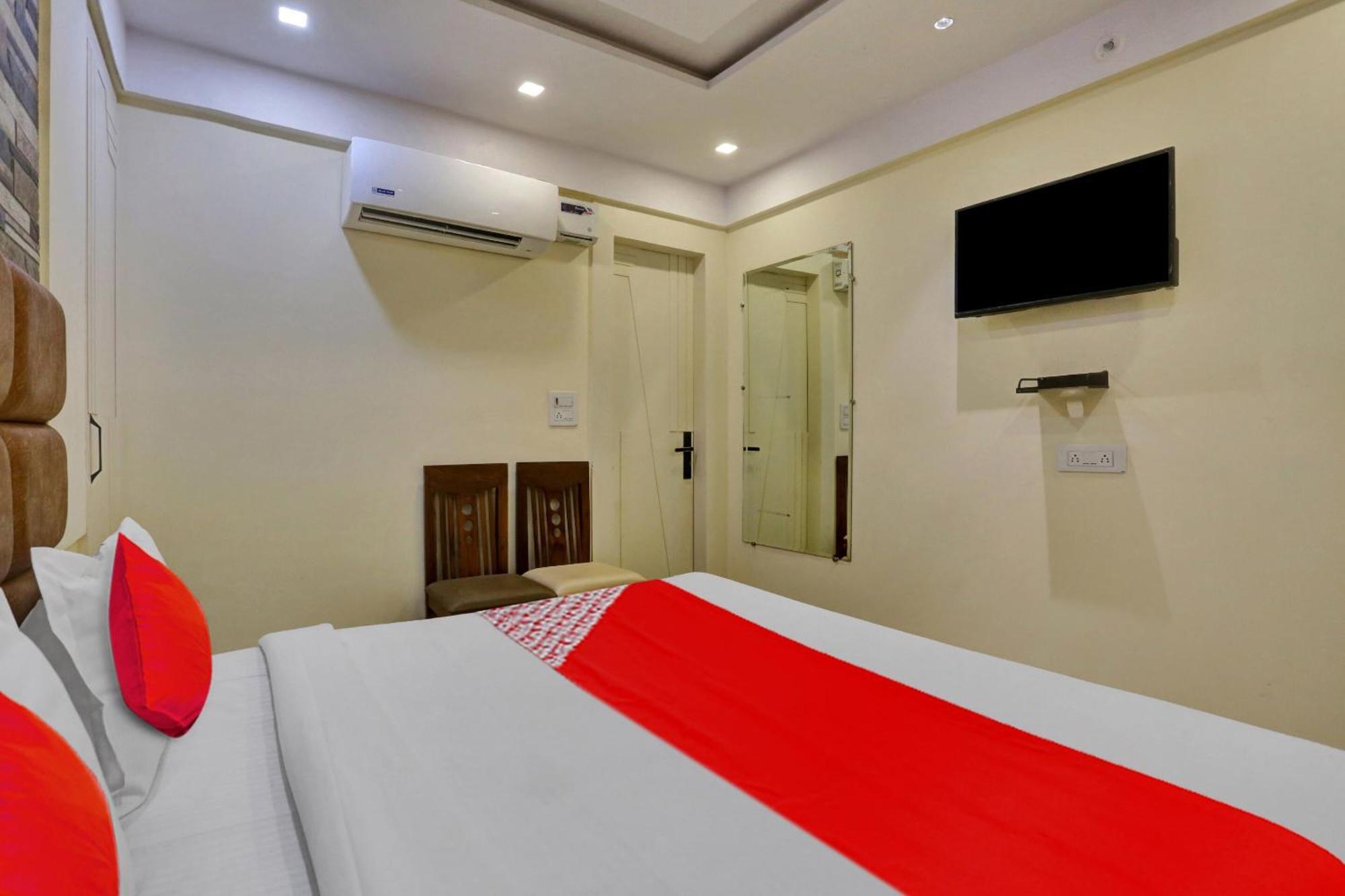 Oyo Flagship 81202 Brown Hotel 3*