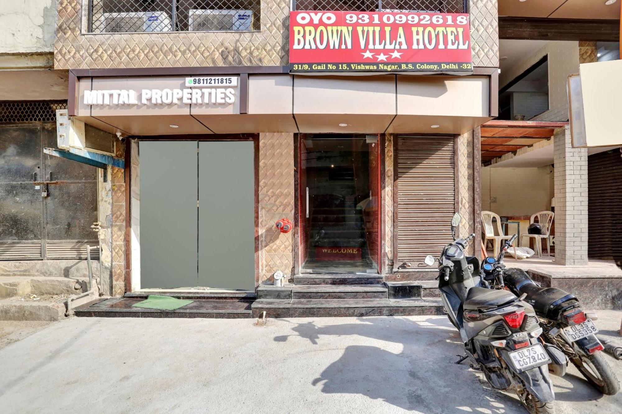 Oyo Flagship 81202 Brown 3* New Delhi
