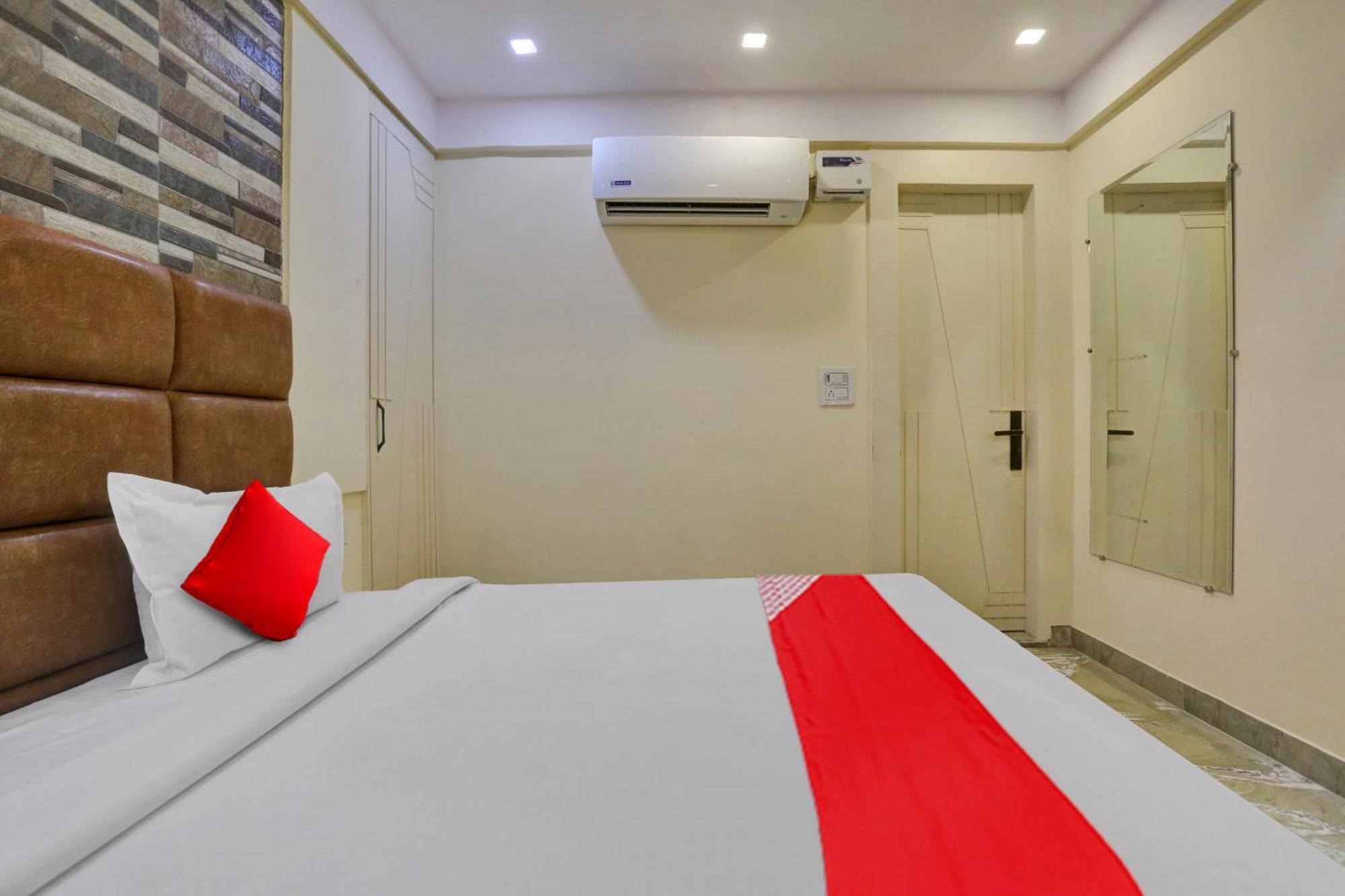 Oyo Flagship 81202 Brown Hotel New Delhi